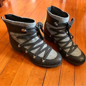 Merrell Gray Felt and Black Leather Lace-Up Ankle Booties